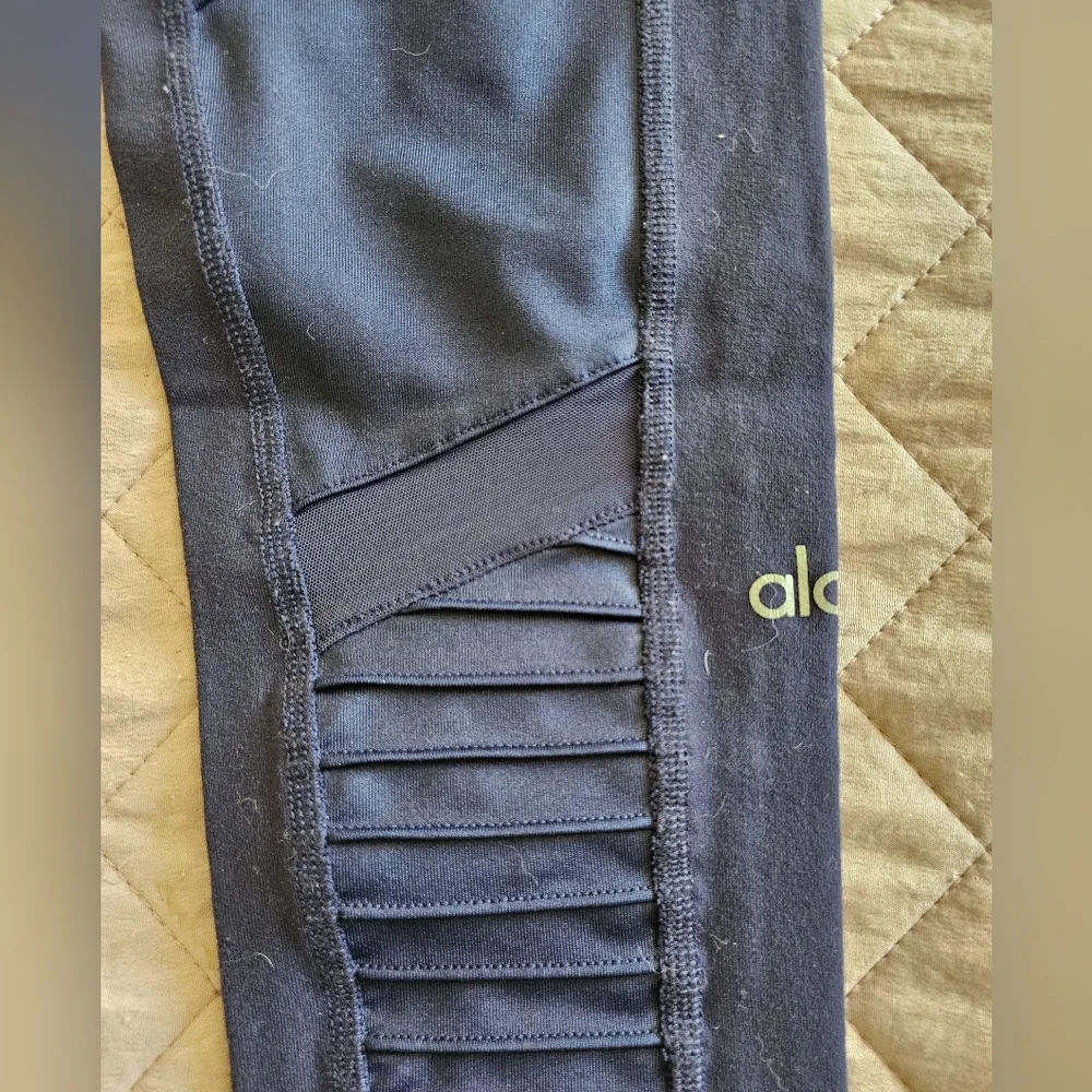 ALO Yoga size tag